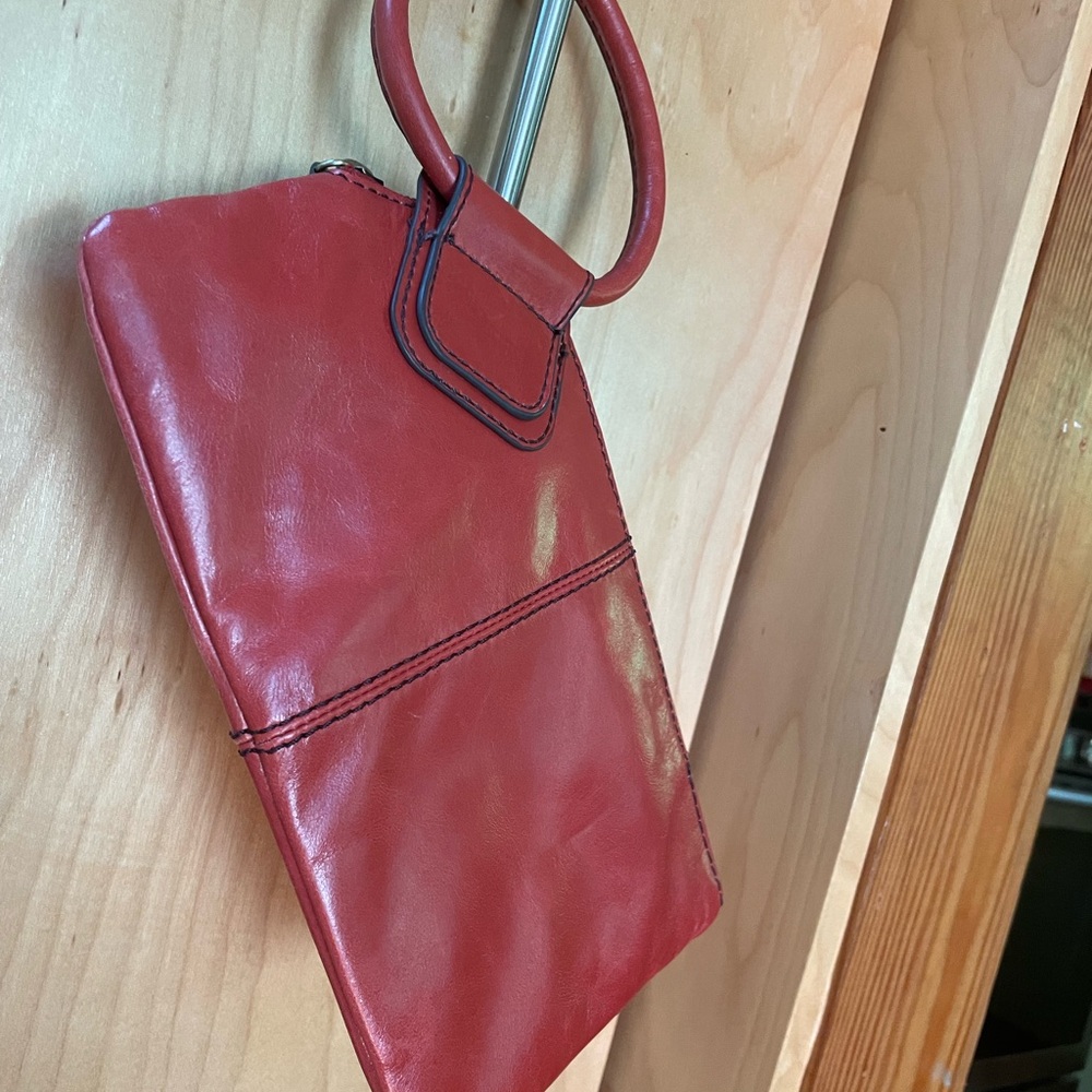 HOBO Sable wristlet. - Picture 4 of 6